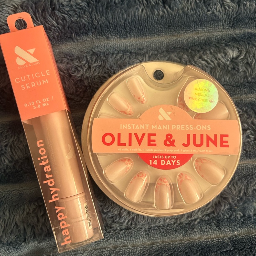 Olive & June Almond Pink Cheetah Instant Mani Press-Ons & Cuticle Serum Set